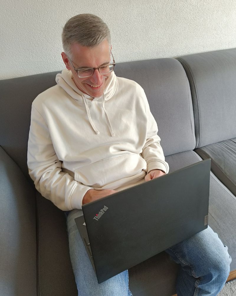 Guus Witjes writing the Step Ahead AI newsletter on his laptop